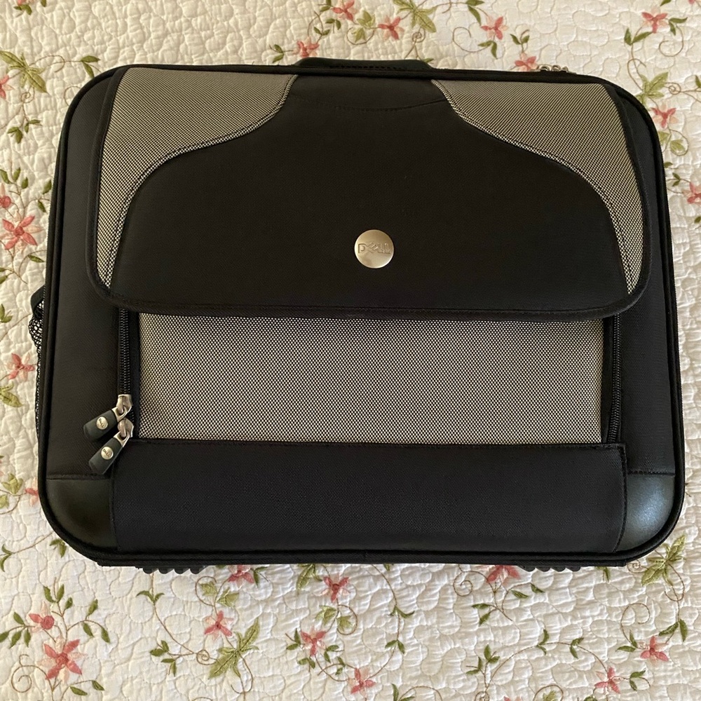 New Vintage Dell deluxe carrying case - model P9103